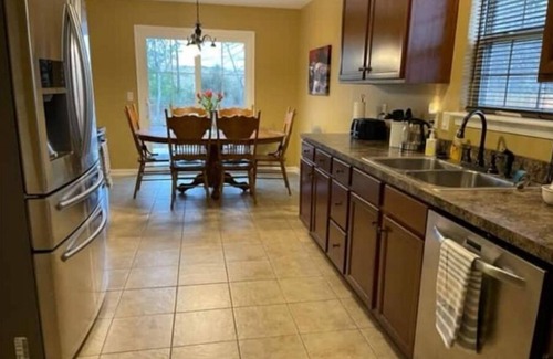 Speed House | Beautiful 3-bedroom home close to Louisville!