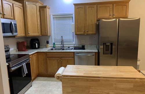 Tallahassee House | Beautiful 3 bedroom home close to FSU/FAMU/Airport-SLEEPS 12