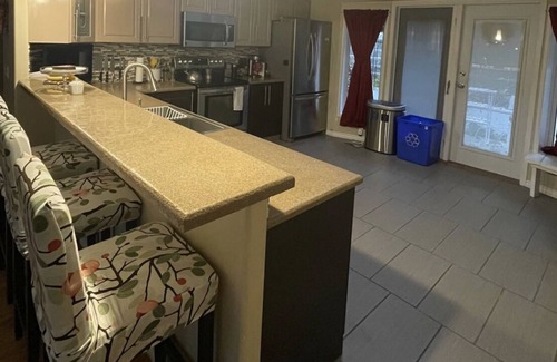 Anglemont House | Beautiful 3 bedroom vacation home with hot tub hosted by Eagle Ridge Stays Ltd.