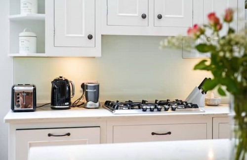 Shaftesbury House | Beautiful 3 bedroom Victorian House in Clapham with a Garden and Gym