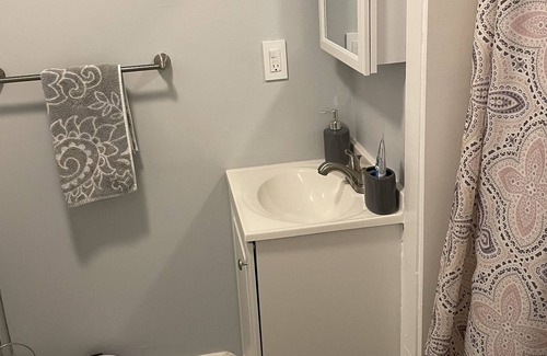 Norwich Cottage | Beautiful 3 bedrooms 2 baths Residential home