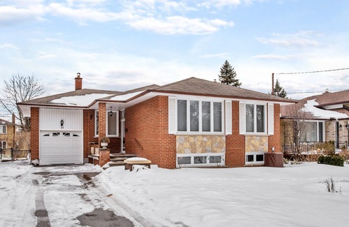 Victoria Village House | Beautiful 3 bedrooms facing library and school