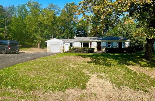 Carmel House | Beautiful 3 beds 1 bath, kitchen, dining, few minutes from Downtown Carmel, IN