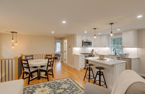 Bedford Condo | Beautiful 3 BR Home w/Workspace: 20 Min to Boston