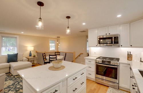 Bedford Condo | Beautiful 3 BR Home w/Workspace: 20 Min to Boston