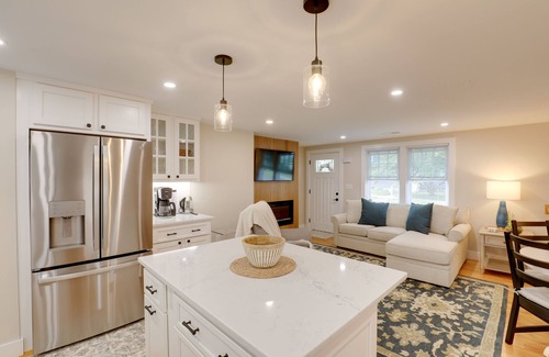 Bedford Condo | Beautiful 3 BR Home w/Workspace: 20 Min to Boston
