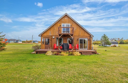 Morell Cottage | Beautiful 3 Br Log Cabin Close to White Sand Beach