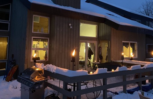 North Troy Condo | Beautiful 3 BR ski In Trailside condo. Steps away from WaterPark & Ice Rink