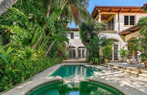 Palm Beach House | Beautiful 3 Br. Townhome (101130) by Houzlet