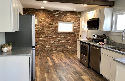 Cheyenne Canyon Cottage | Beautiful 3 BR Cottage in Cheyenne Canon-Minutes from trails, Broadmoor and zoo!