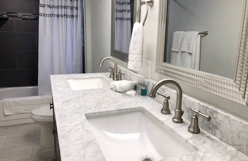 Cheyenne Canyon Cottage | Beautiful 3 BR Cottage in Cheyenne Canon-Minutes from trails, Broadmoor and zoo!