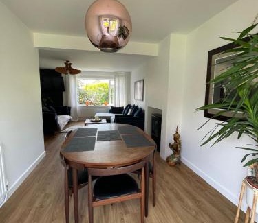 Brampton House | Beautiful 3 Double Bedroom Home-Cambridge Village Location