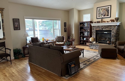 Eagle House | Beautiful 3B/3B home in quiet neighborhood close to Banbury Golf Course