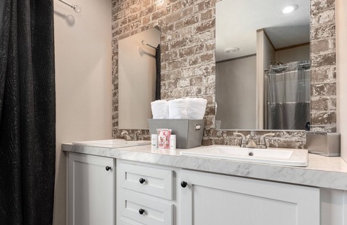 Concord House | Beautiful 3b home on 3 acres with pond