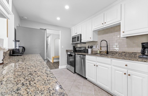 Charlotte House | Beautiful 3BDR Home in Charlotte/w Backyard