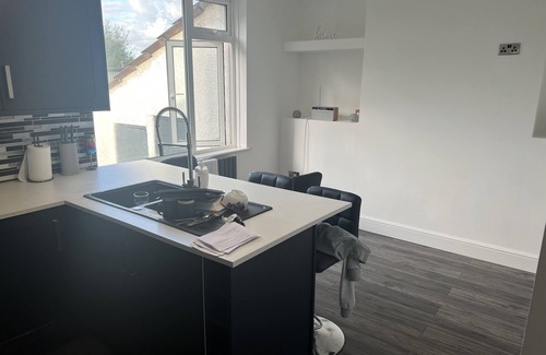 Llansamlet House | Beautiful 3bed home