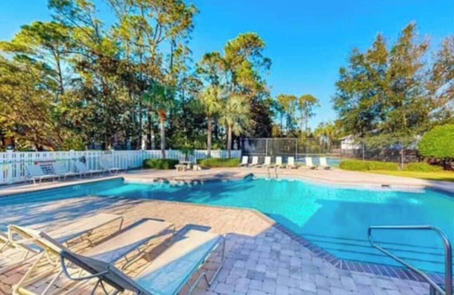 Saint Simons Heights Condo | Beautiful 3bedroom condo central to the beach, shops & restaurants