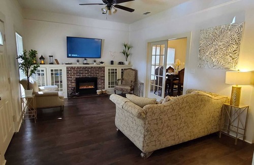 Brownsville House | Beautiful 3BR&2BA House located in the Historic part of Brownville-SPI-SpaceX-MX