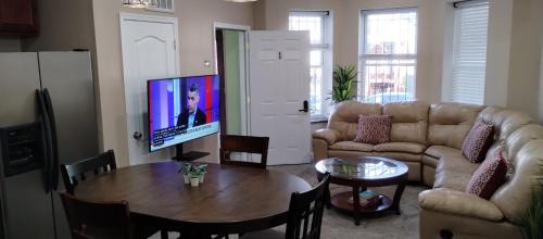 Le Droit Park Apartment | Beautiful 3BR 3BA Condo with free parking near Downtown Washington DC
