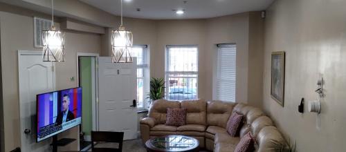 Le Droit Park Apartment | Beautiful 3BR 3BA Condo with free parking near Downtown Washington DC