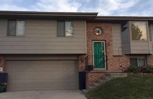 Lincoln House | Beautiful 3BR home close to Memorial stadium and I-80