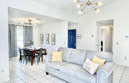 Indian Wells House | Beautiful 3BR House with Private Pool near Disney