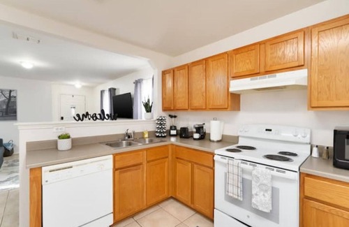 Maverick Creek House | Beautiful 3BR Near Medical Center - Pet Friendly!