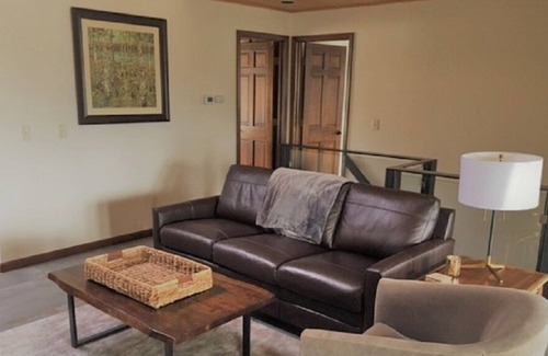 Fremont House | Beautiful 3BR Snow Lake home W/WiFi, Large Deck & Private Dock.