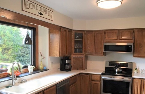 Fremont House | Beautiful 3BR Snow Lake home W/WiFi, Large Deck & Private Dock.