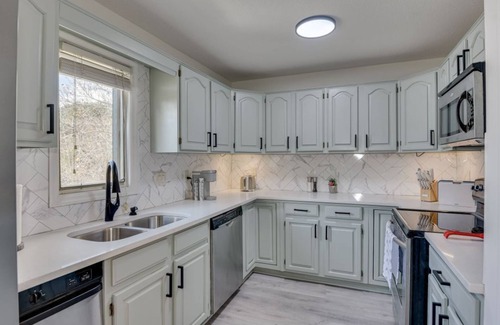 Augusta House | Beautiful 3BR Townhouse Close to Downtown Augusta