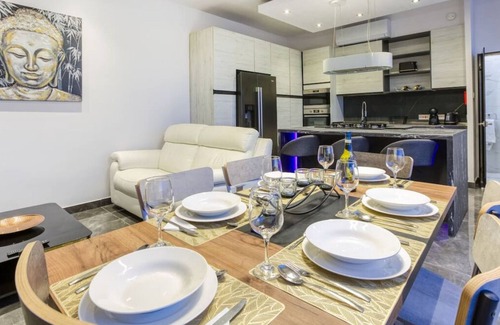 Gzira Apartment | Beautiful 3BR Triplex penthouse with Hot-Tub