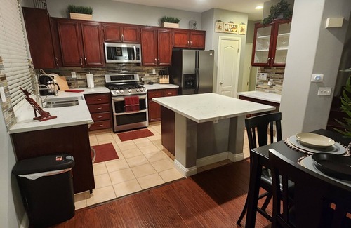 La Sierra House | Beautiful 3BR w/loft or 4BR, Home away from home