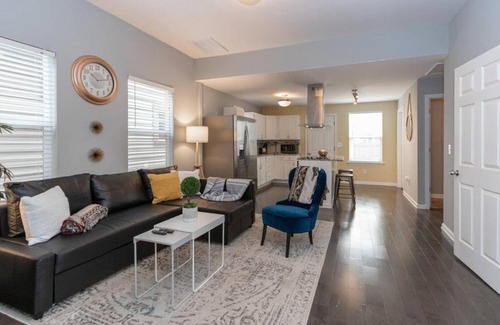 Fountain Square House | Beautiful 3BR2BA CozySuites 7 min to Lucas Oil