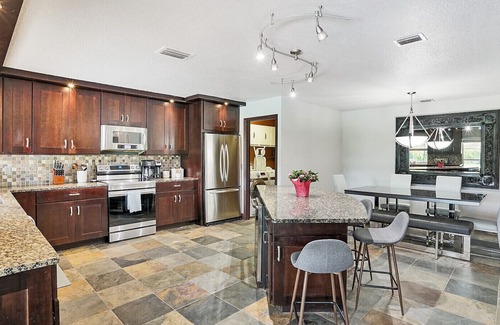 Wellington House | Beautiful 4/2 property in the heart of Wellington