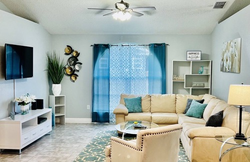 Poinciana House | Beautiful 4 bd house with pool