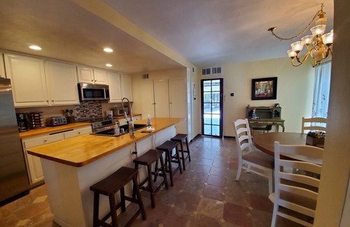 Gilbert Island House | Beautiful 4-Bedroom Waterfront Home with WiFi in Huntington Beach