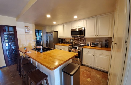 Gilbert Island House | Beautiful 4-Bedroom Waterfront Home with WiFi in Huntington Beach