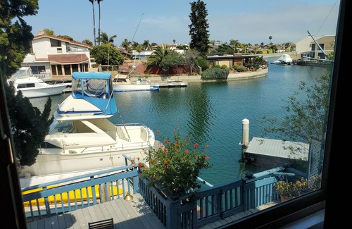 Gilbert Island House | Beautiful 4-Bedroom Waterfront Home with WiFi in Huntington Beach