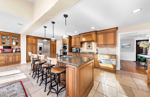 Fair Haven House | Beautiful 4 bed 3.5 bath colonial on tree-lined street in Fair Haven.