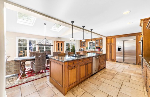 Fair Haven House | Beautiful 4 bed 3.5 bath colonial on tree-lined street in Fair Haven.