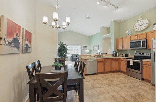 Sunrise Lakes Villa | ⭐Beautiful 4 Bed 3 Bath Villa with Stunning Lake View from Private Pool Deck⭐