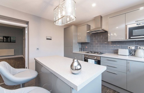 Whitley Bay Apartment | Beautiful 4 bed apartment in Whitley Bay- walking distance to the sea front