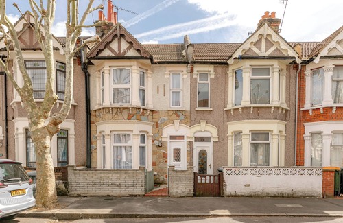 Plaistow South House | Beautiful 4-Bed House with garden in london