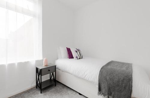 Plaistow South House | Beautiful 4-Bed House with garden in london