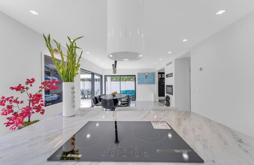 Lauderdale Beach House | Beautiful 4-bedroom beach house with pool and AC/Downtown