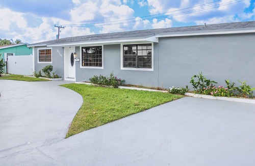 Miami Gardens House | Beautiful 4-bedroom house in Heart of Miami Gardens with POOL, AC and WiFi