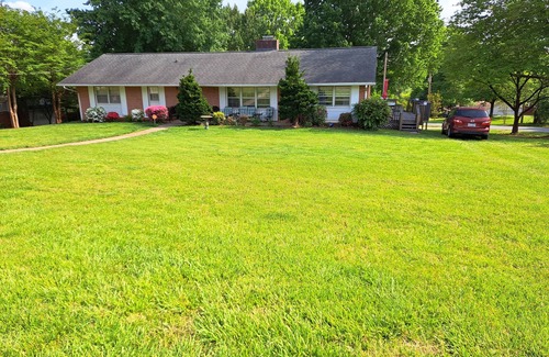 Winston - Salem House | Beautiful 4 Bedroom furnished House
