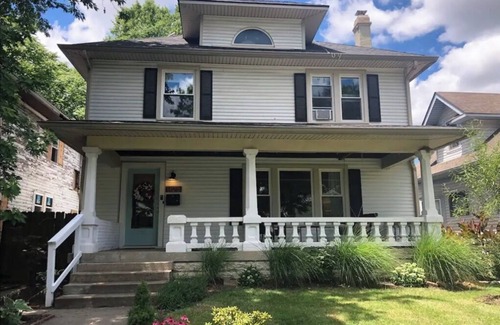 Near Eastside House | Beautiful 4-bedroom,2 Story house in downtown Indianapolis: WIFI, AC, firepit,