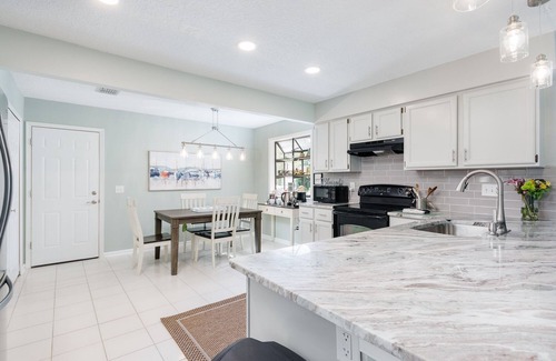 Golden Glades - The Woods House | Beautiful 4 Bedroom Lake Home just minutes from Beaches and Mayo!