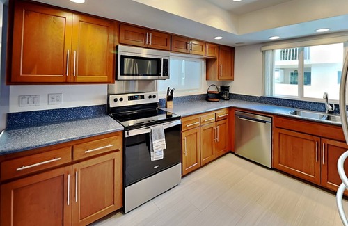 University City Condo | Beautiful 4 Bedroom 2 King 2 Queen Beds, Community Pool and Tennis!